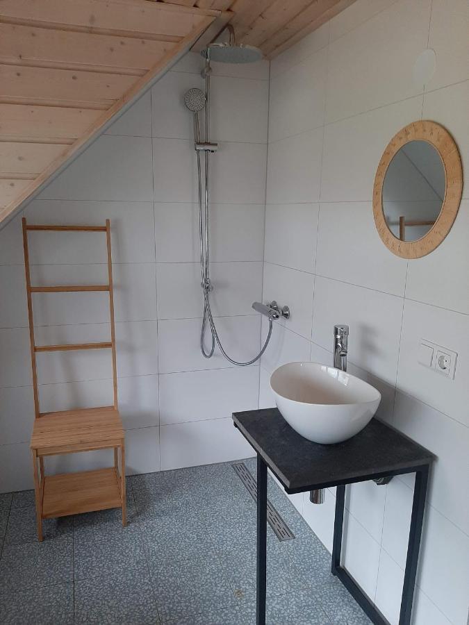 אומן Vakantiehuis Met Hottub En Barrelsauna מראה חיצוני תמונה