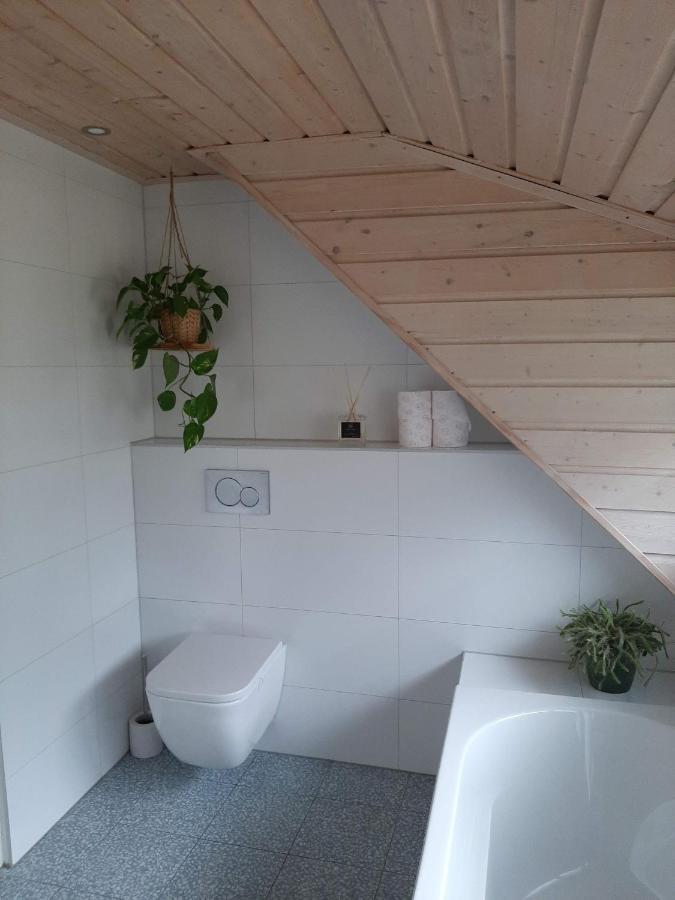 אומן Vakantiehuis Met Hottub En Barrelsauna מראה חיצוני תמונה