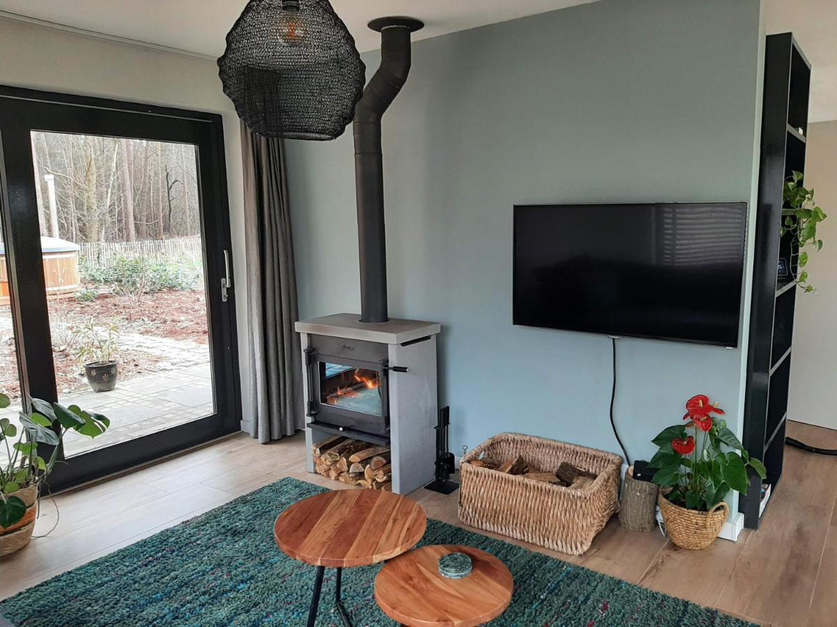 אומן Vakantiehuis Met Hottub En Barrelsauna מראה חיצוני תמונה