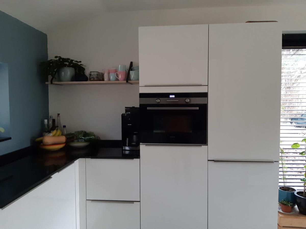 אומן Vakantiehuis Met Hottub En Barrelsauna מראה חיצוני תמונה